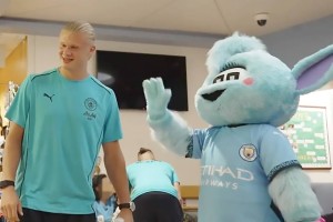 曼城否认哈兰德击打吉祥物头部致员工受伤，员工指控：想掩盖事实